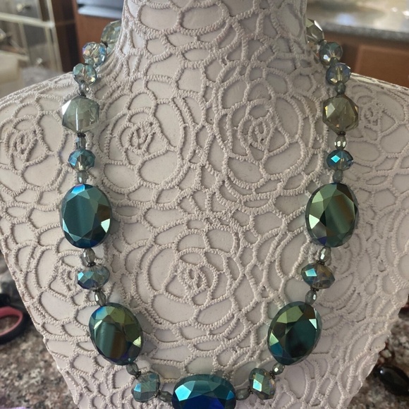 2 Pc Green Crystals & Sterling Silver .925 Necklace & Earrings Set - Picture 4 of 10